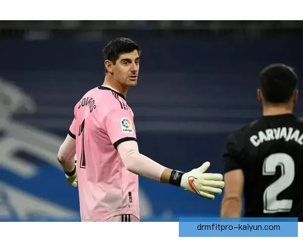 库尔图瓦西甲赛季最佳表现持续提升，成为球队后防核心